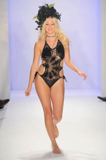 Ava Locklear feet photo thumbnail