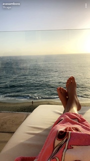 Ava Locklear feet photo thumbnail