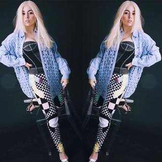 Ava Max feet photo thumbnail