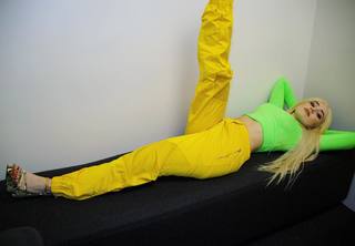 Ava Max feet photo thumbnail