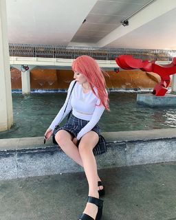 Ava Max feet photo thumbnail