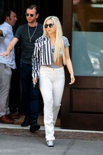 Ava Max feet photo thumbnail
