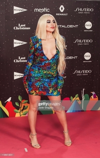 Ava Max feet photo thumbnail