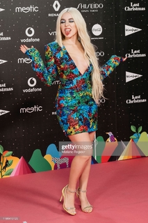 Ava Max feet photo thumbnail