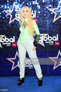 Ava Max feet photo thumbnail