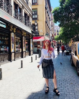 Ava Max feet photo thumbnail