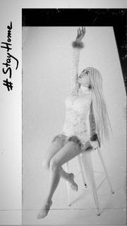 Ava Max feet photo thumbnail