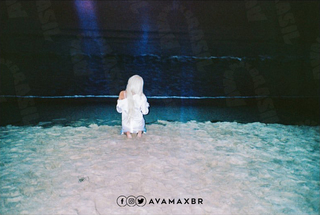 Ava Max feet photo thumbnail