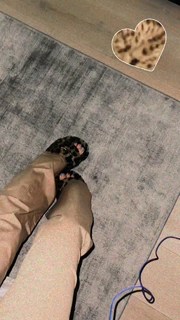 Ava Max feet photo thumbnail