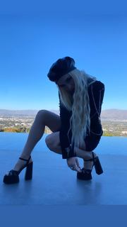 Ava Max feet photo thumbnail