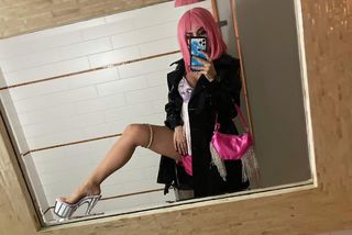 Ava Max feet photo thumbnail