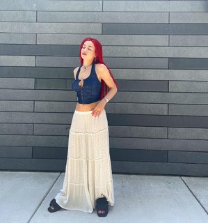 Ava Max feet photo thumbnail
