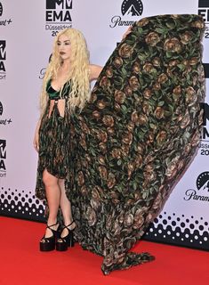 Ava Max feet photo thumbnail