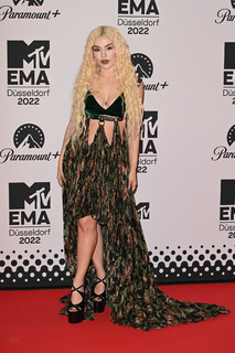 Ava Max feet photo thumbnail