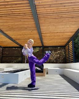 Ava Max feet photo thumbnail