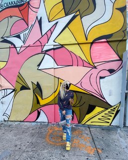 Ava Max feet photo thumbnail