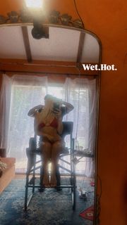 Ava Max feet photo thumbnail