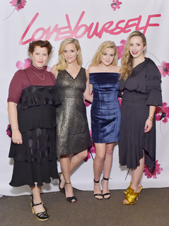 Ava Phillippe feet photo thumbnail