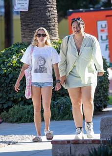 Ava Phillippe feet photo thumbnail