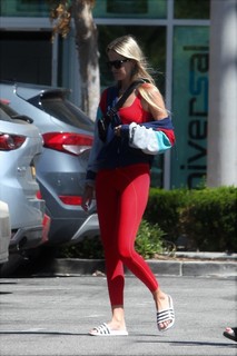 Ava Phillippe feet photo thumbnail