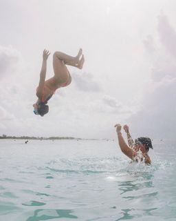 Avani Gregg feet photo thumbnail