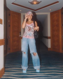 Avani Gregg feet photo thumbnail