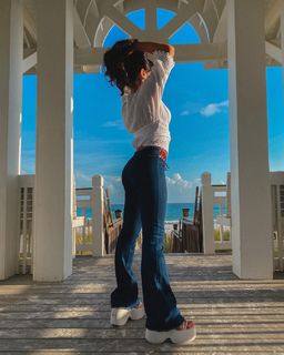 Avani Gregg feet photo thumbnail