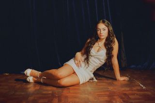 Avani Gregg feet photo thumbnail