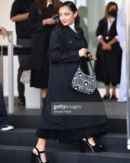 Avani Gregg feet photo thumbnail