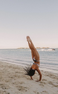 Avani Gregg feet photo thumbnail