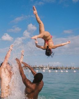 Avani Gregg feet photo thumbnail