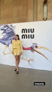 Avani Gregg feet photo thumbnail