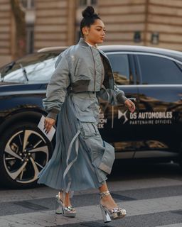 Avani Gregg feet photo thumbnail