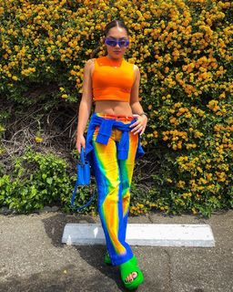 Avani Gregg feet photo thumbnail