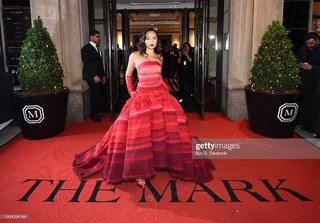 Avani Gregg feet photo thumbnail