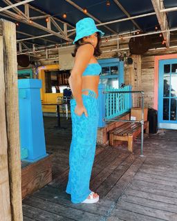 Avani Gregg feet photo thumbnail