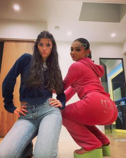 Avani Gregg feet photo thumbnail