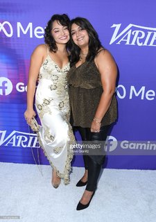 Avani Gregg feet photo thumbnail