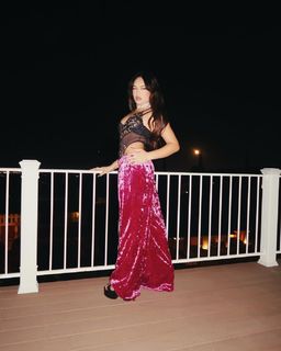 Avani Gregg feet photo thumbnail