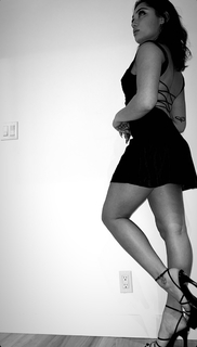 Avani Gregg feet photo thumbnail