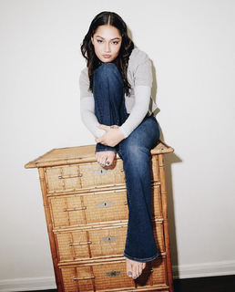 Avani Gregg feet photo thumbnail