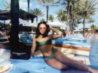 Avani Gregg feet photo thumbnail