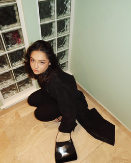 Avani Gregg feet photo thumbnail