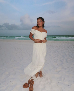 Avani Gregg feet photo thumbnail