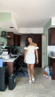 Avani Gregg feet photo thumbnail