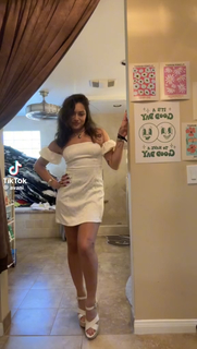 Avani Gregg feet photo thumbnail