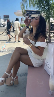 Avani Gregg feet photo thumbnail