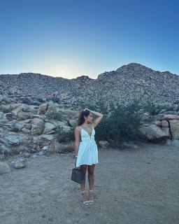 Avani Gregg feet photo thumbnail