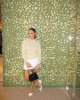 Avani Gregg feet photo thumbnail