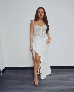 Avani Gregg feet photo thumbnail